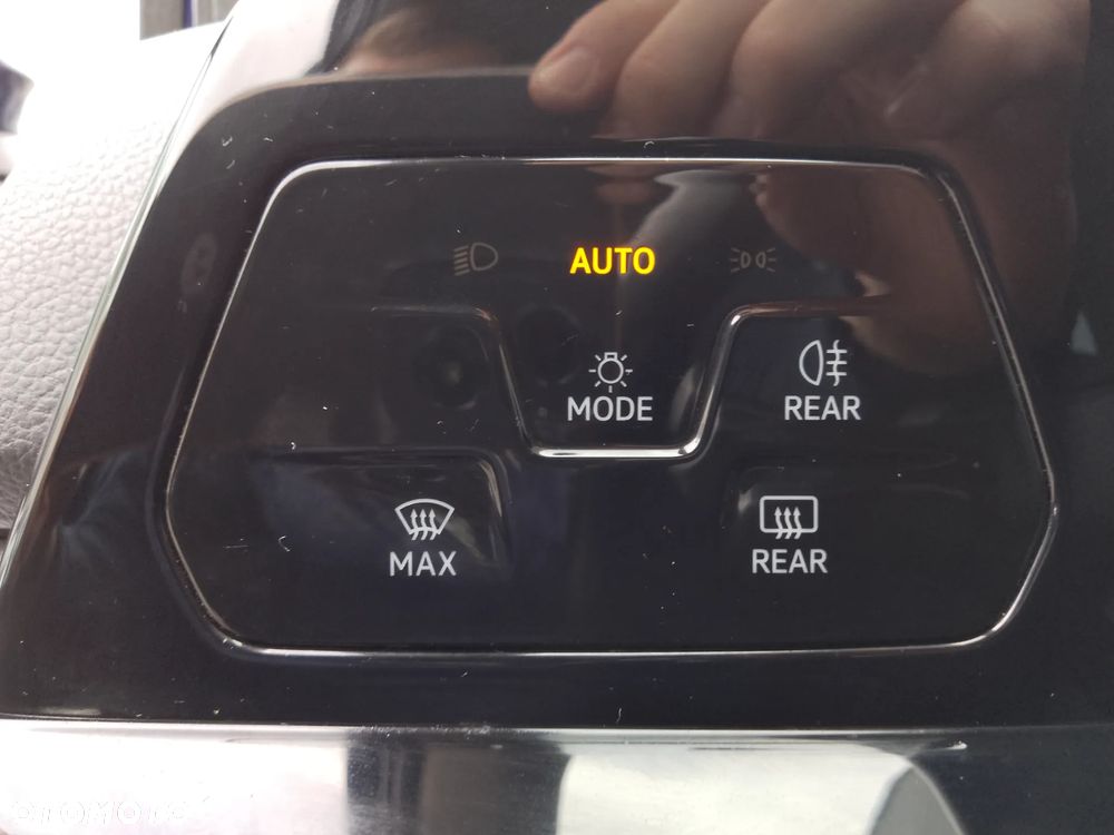 Volkswagen Golf 2.0 TDI SCR DSG Life - 22