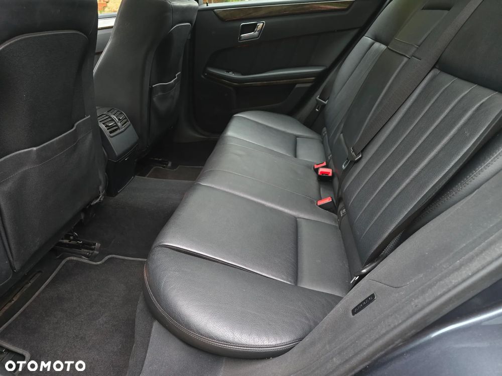 Mercedes-Benz Klasa E 350 CDI DPF BlueEFFICIENCY 7G-TRONIC Elegance - 24