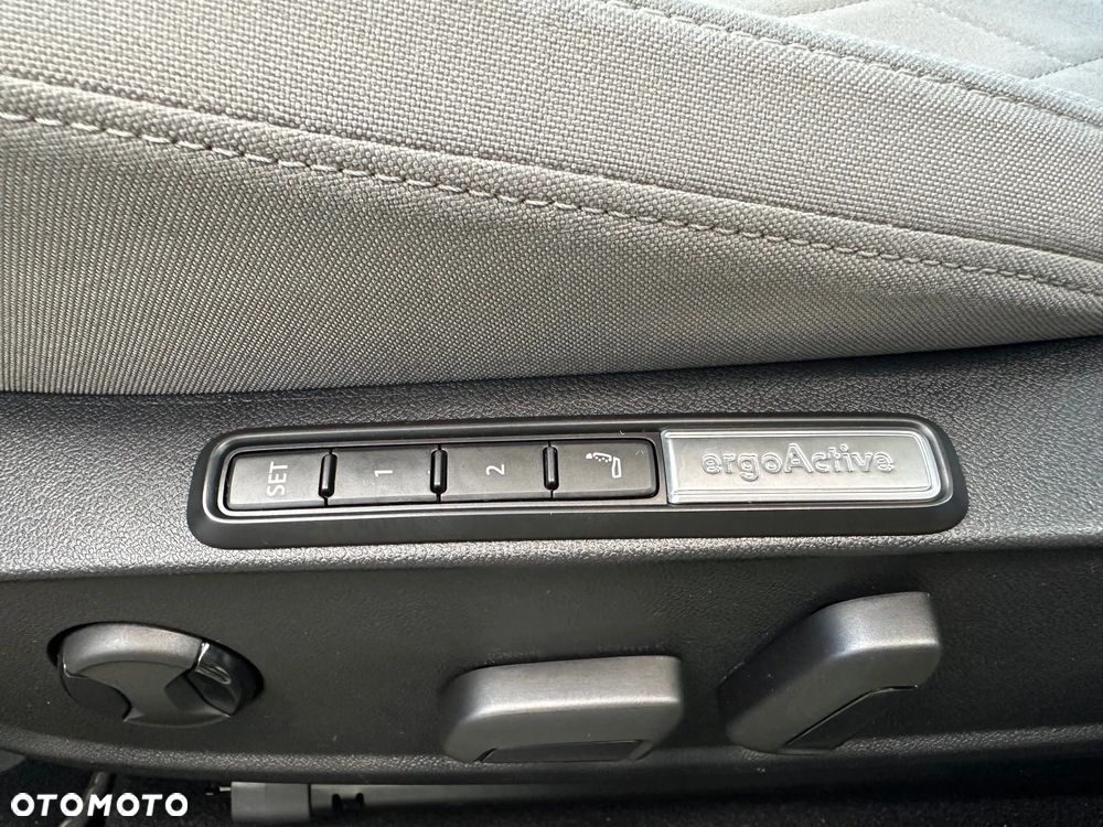 Volkswagen Golf VIII 1.5 TSI EVO Style - 21