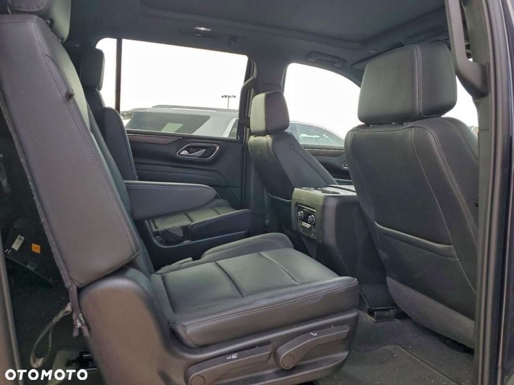 Chevrolet Suburban - 9