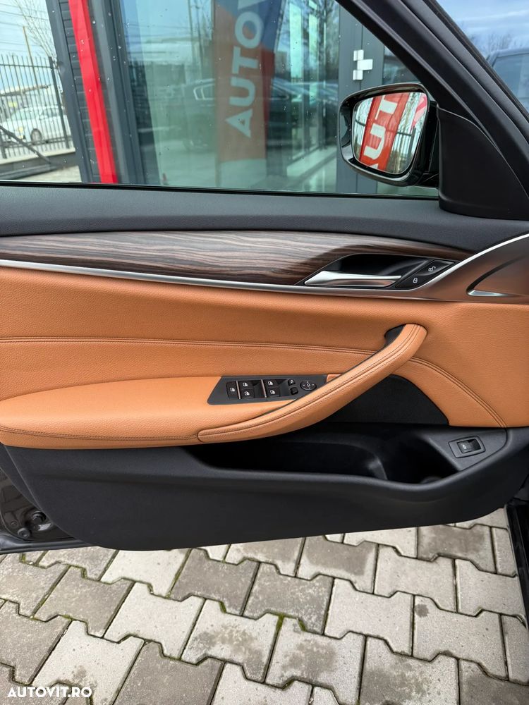 BMW Seria 5 520d Aut. Luxury Line - 35