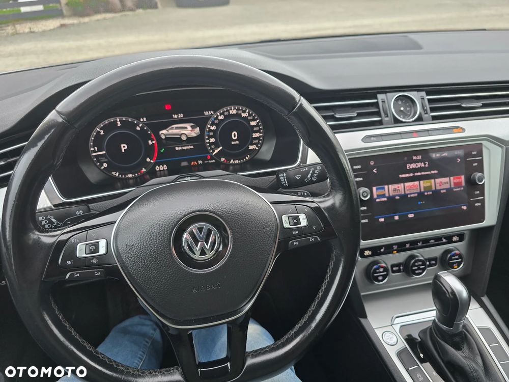 Volkswagen Passat - 11