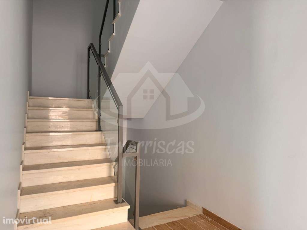 Moradia T5 situada na Portela da Azóia, Santa Iria de Azóia - Grande imagem: 4/30