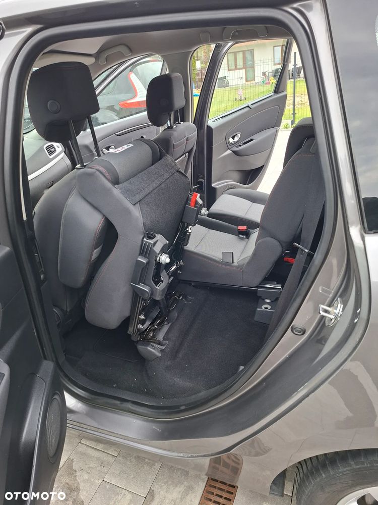 Renault Grand Scenic dCi 110 EDC Paris - 8