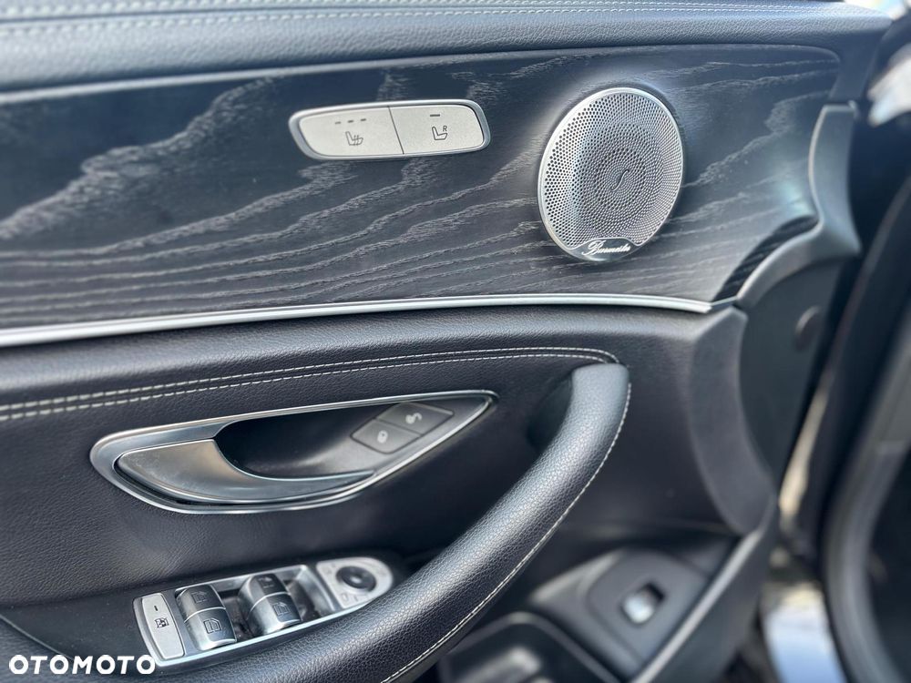 Mercedes-Benz Klasa E 220 d 4-Matic 9G-TRONIC - 29