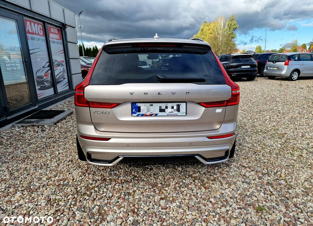 Volvo XC 60 T6 Plug-In Hybrid AWD Ultra Dark - 8