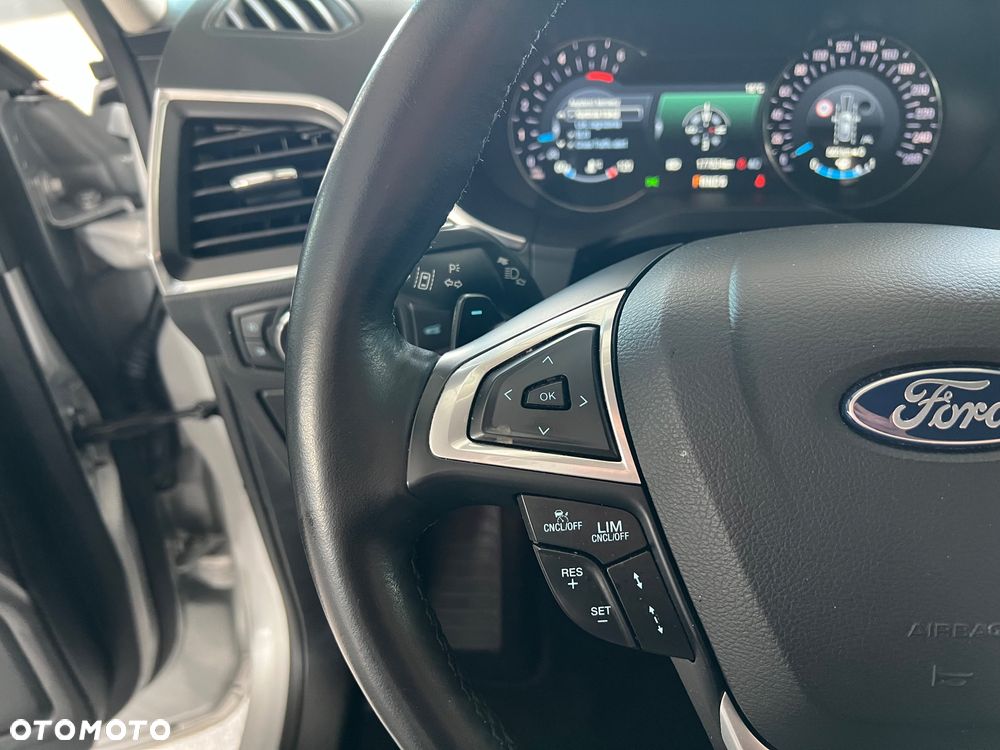 Ford S-Max 2.0 EcoBlue Titanium - 24