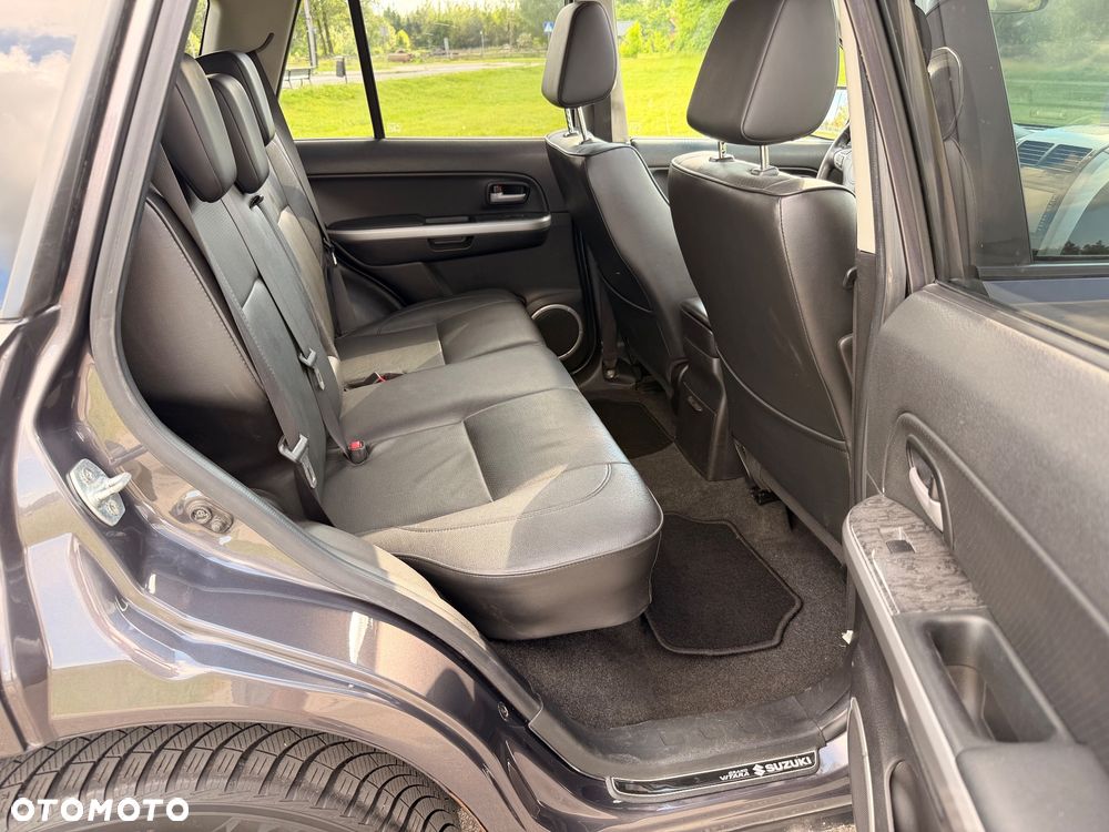 Suzuki Grand Vitara 1.9 DDiS Comfort DPF Family - 23