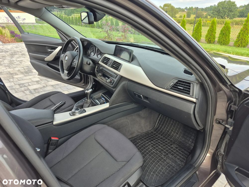 BMW Seria 3 316d - 13