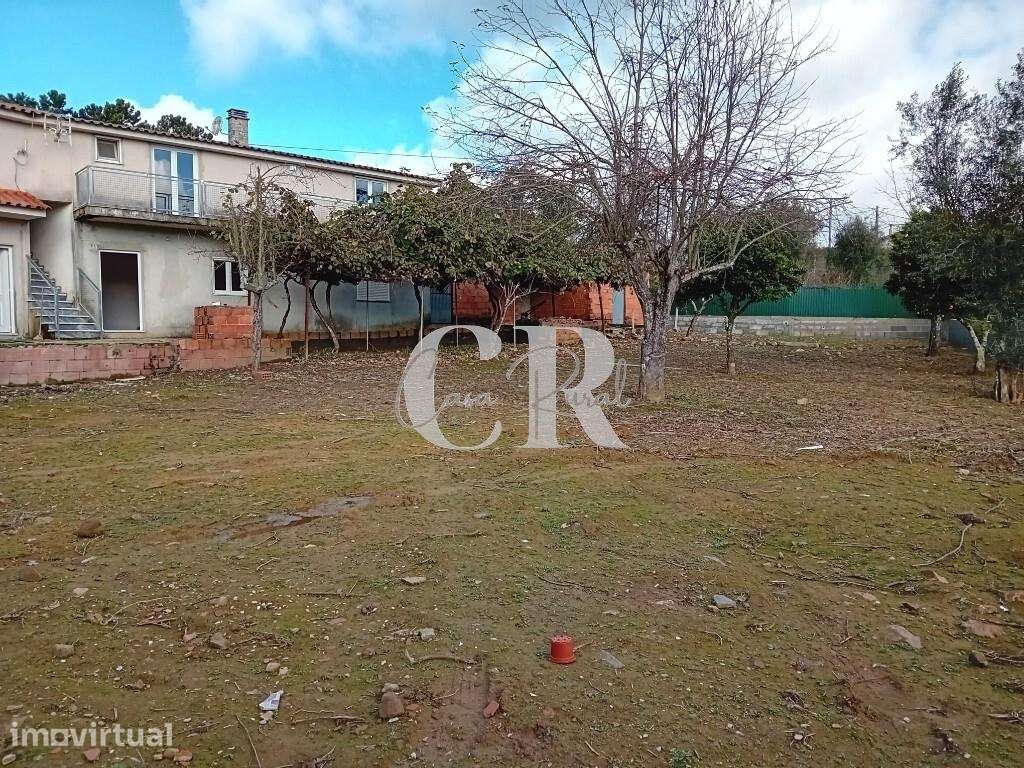 Propriedade de 2 andares com jardim, poço, parqueamento e anexos em Ce - Grande imagem: 4/32