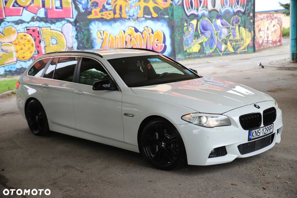 BMW Seria 5 525d xDrive - 14