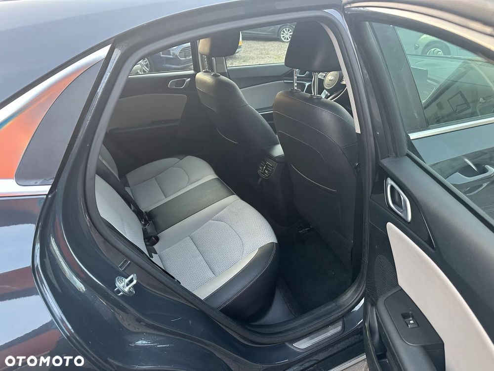 Kia XCeed - 12