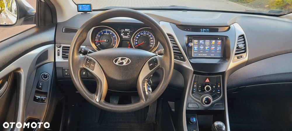 Hyundai Elantra - 15
