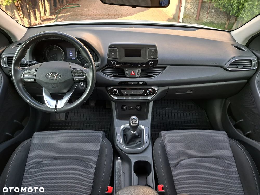 Hyundai i30 1.5 DPI Classic + - 17