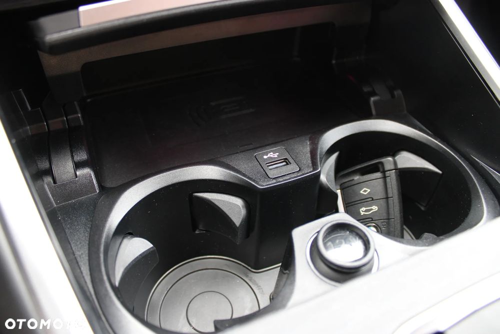 BMW Seria 3 318i M Sport - 23