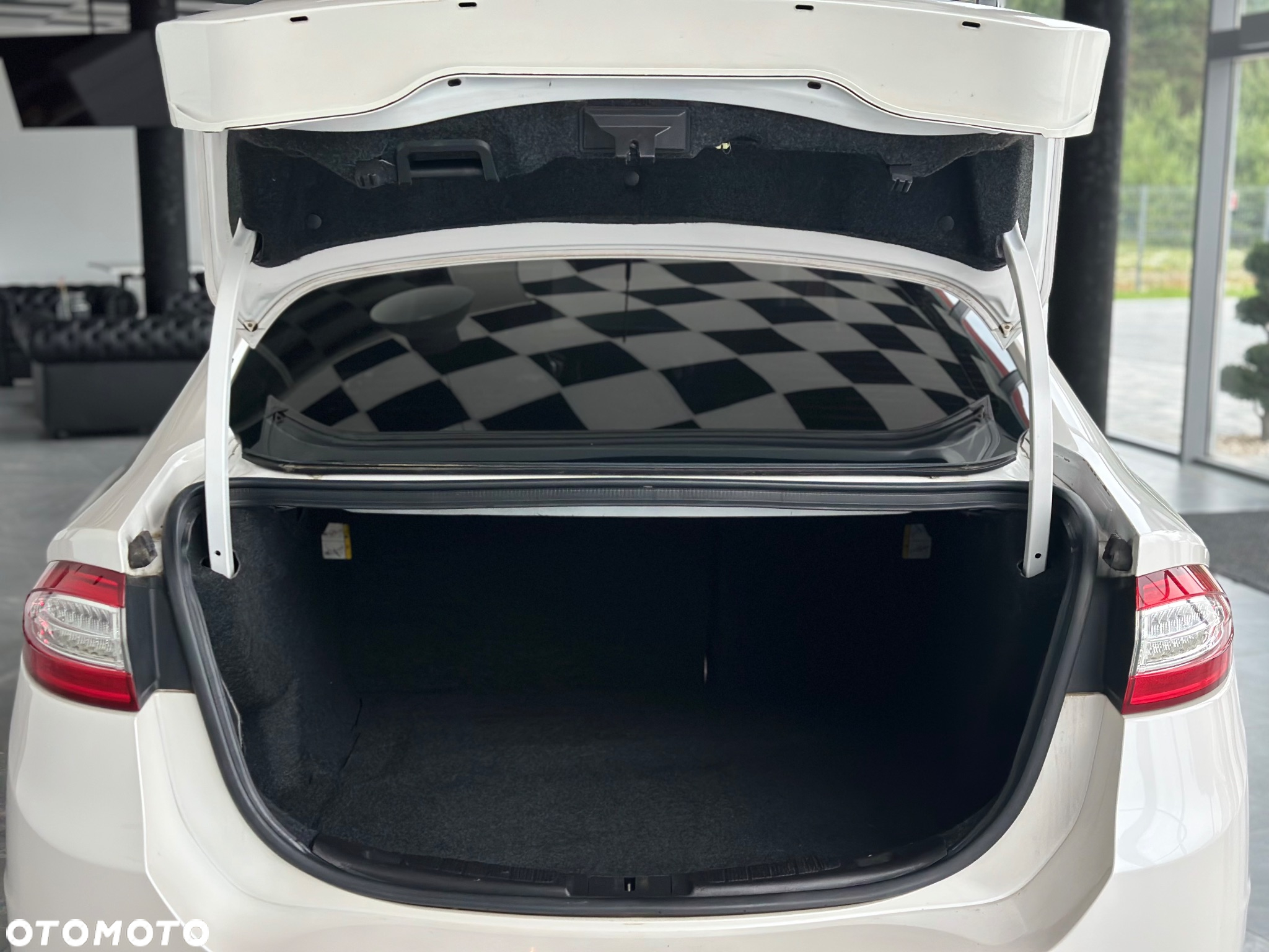 Ford Fusion - 16
