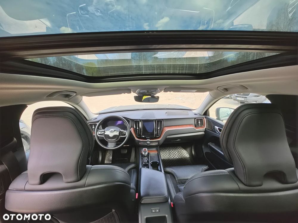 Volvo XC 60 B4 D AWD Plus Dark - 19