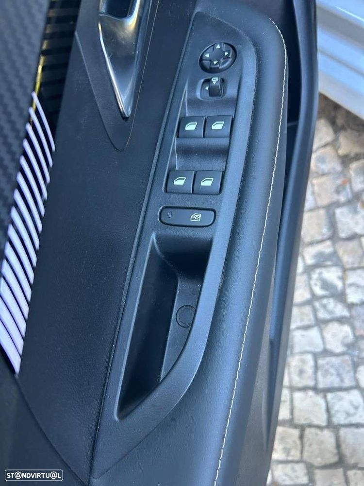 Peugeot 208 1.2 Hybrid Allure e-DCS6 - 15