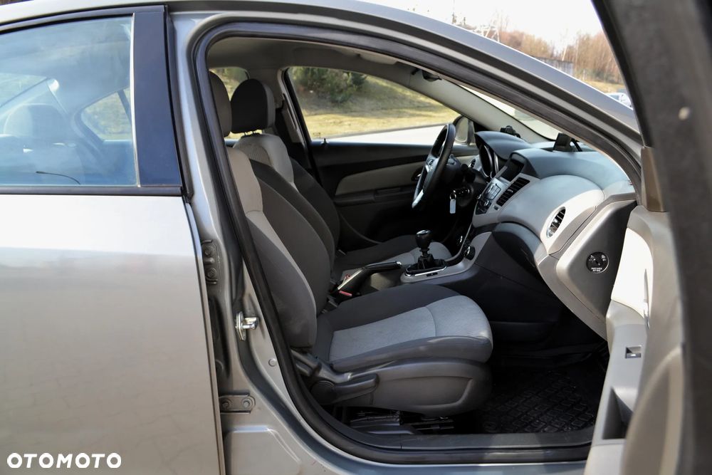 Chevrolet Cruze 1.6 Base - 11