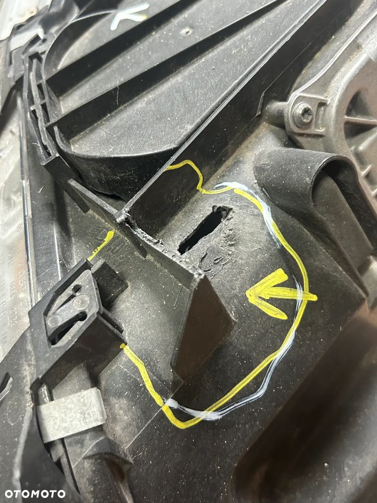 LAMPA BMW E92 E93 PRAWY PRZÓD KOMPLETNA LIFT 7239928 USZKODZONA - 7