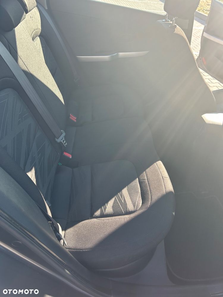 Kia Ceed - 9