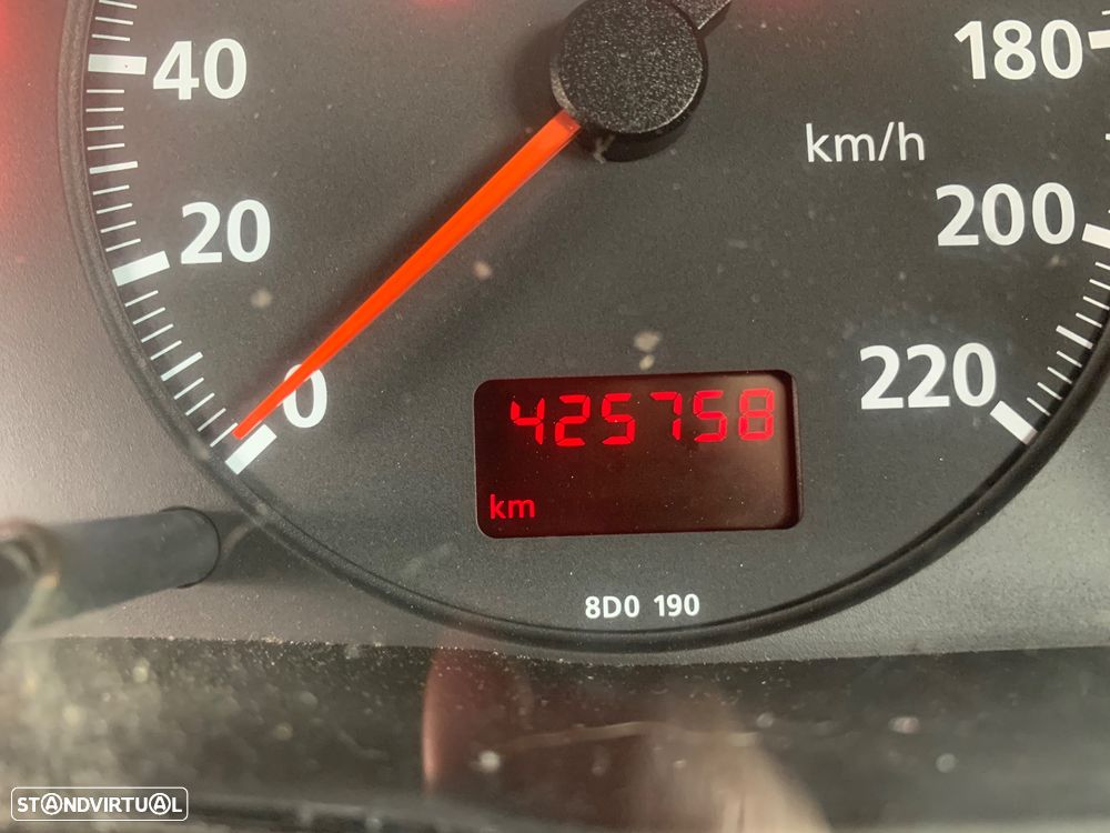 Audi A4 1.9 TDI Confort - 9