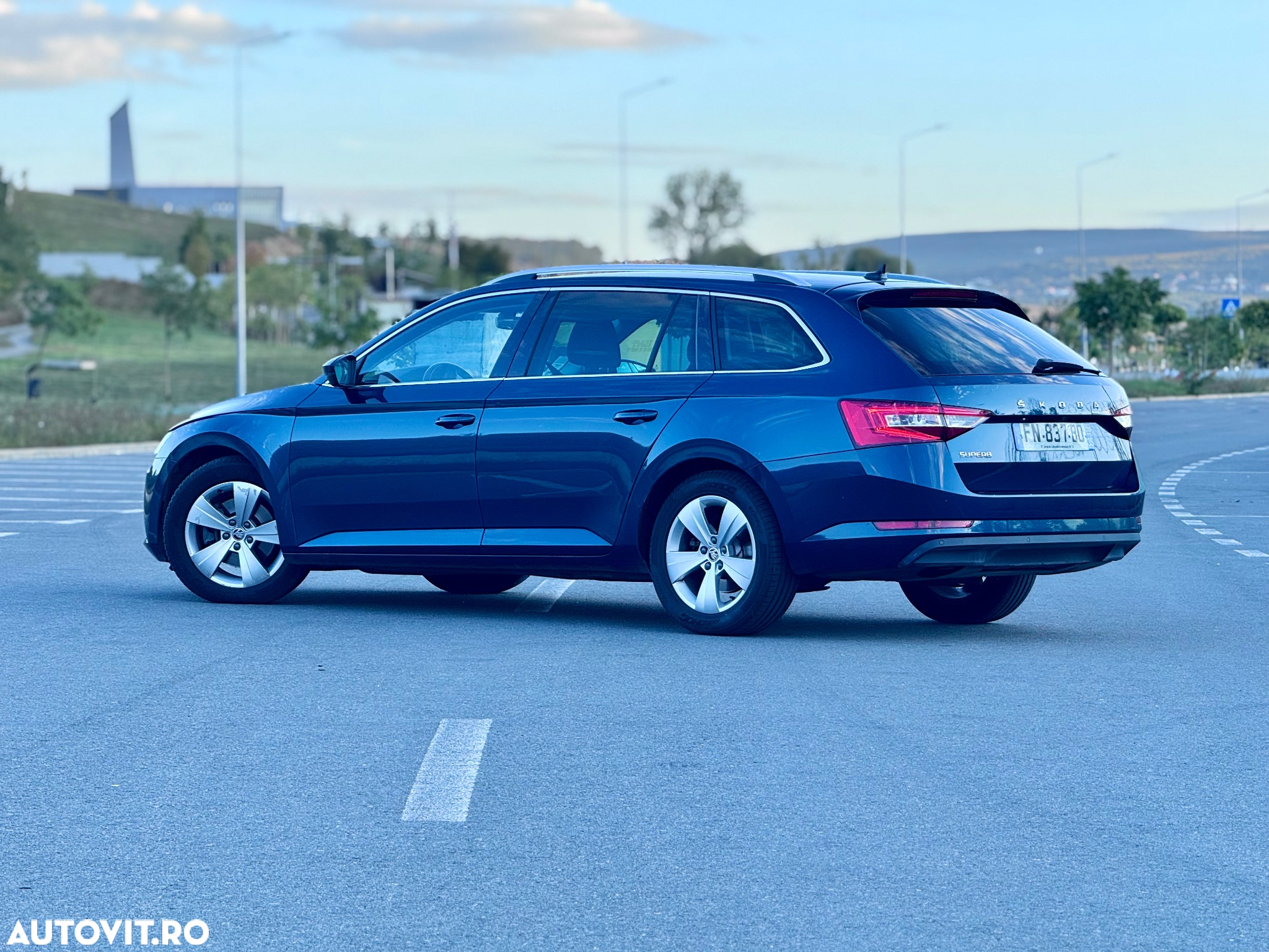 Skoda Superb 2.0 TDI 150 CP DSG Essence - 3