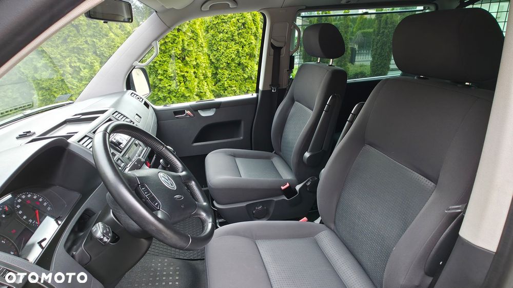 Volkswagen Caravelle - 12