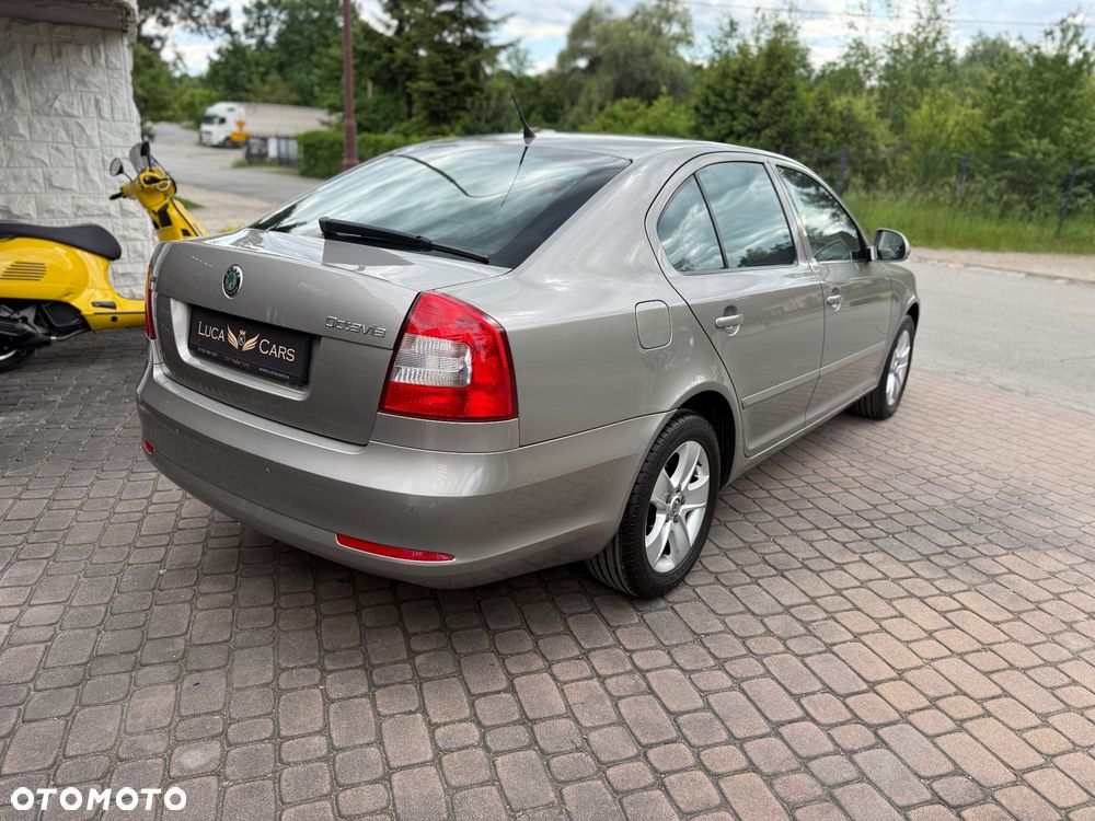 Skoda Octavia 1.6 Selection - 8