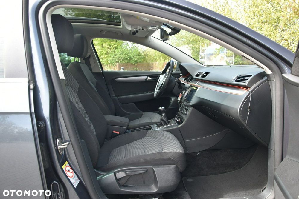 Volkswagen Passat - 11
