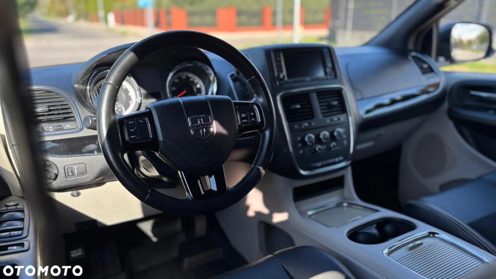 Dodge Grand Caravan - 39
