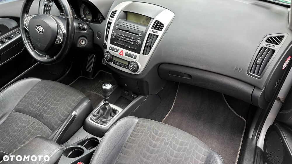 Kia Ceed - 13