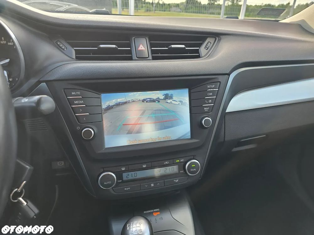 Toyota Avensis 2.0 D-4D Premium - 17