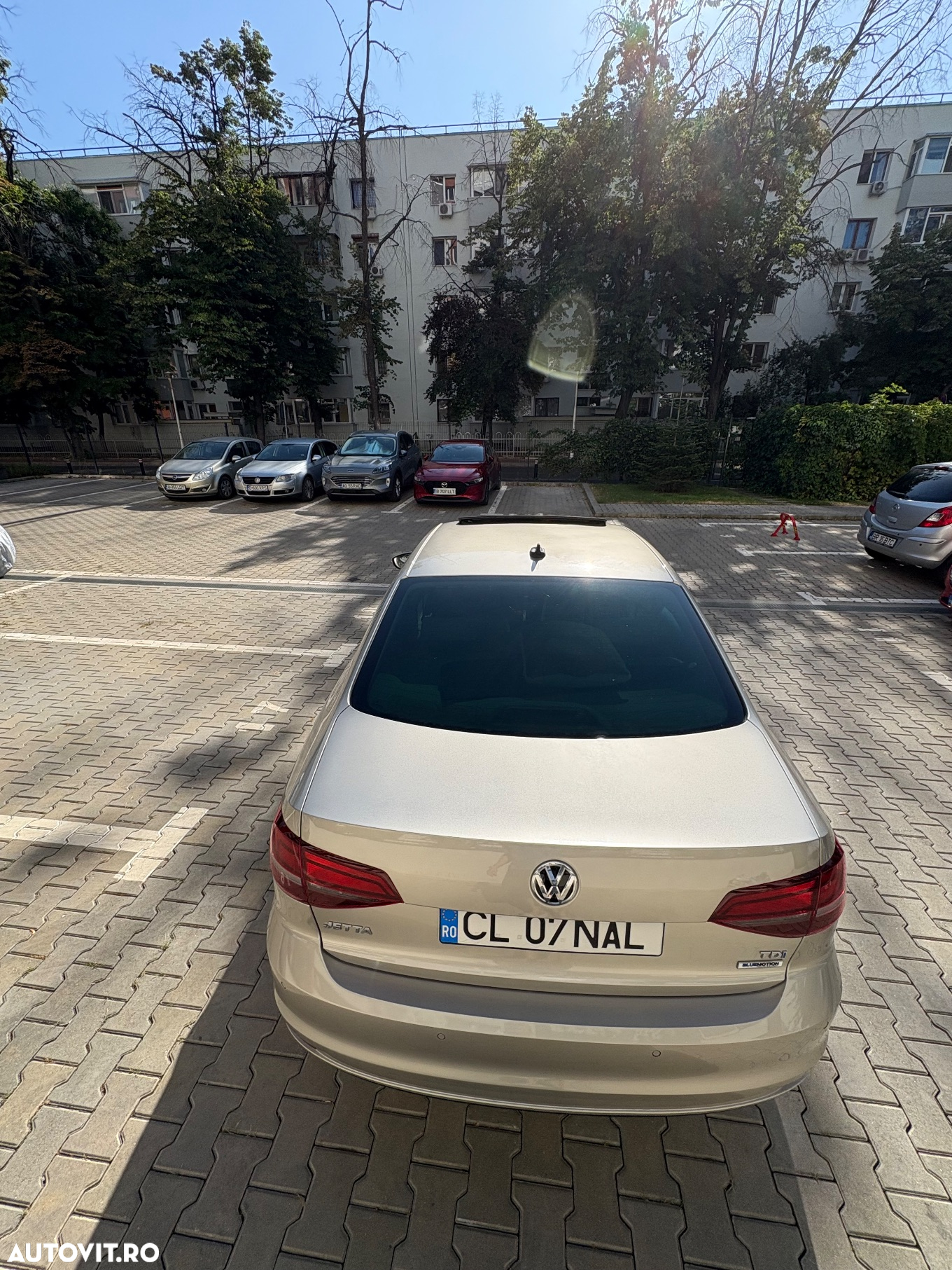 Volkswagen Jetta 2.0 TDI DSG Highline - 9