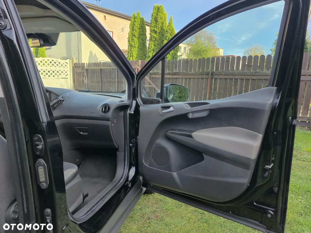 Ford Tourneo Courier - 30