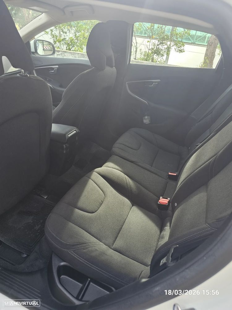 Volvo V40 2.0 D2 Kinetic Geartronic - 4