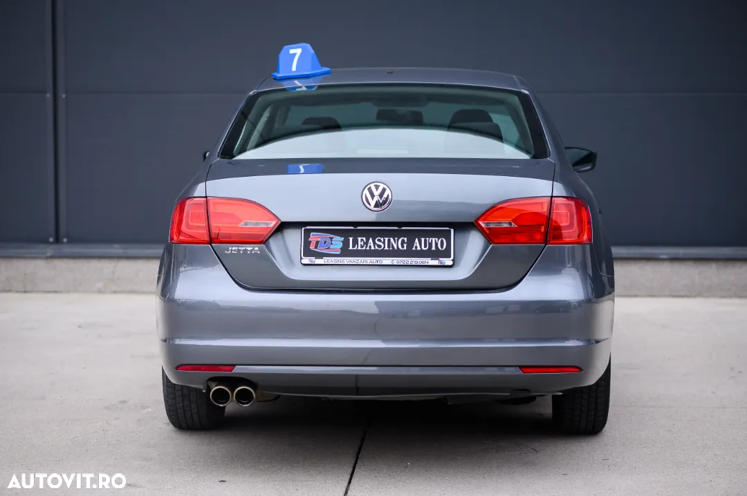 Volkswagen Jetta - 4