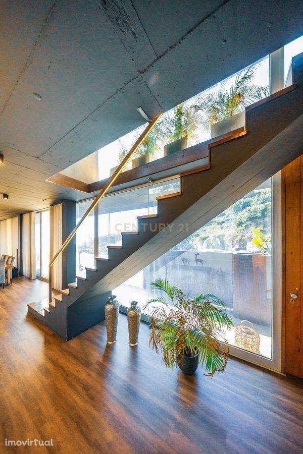 Moradia T3 de Luxo com Design e Personalidade - Monte / Funchal - Grande imagem: 2/44