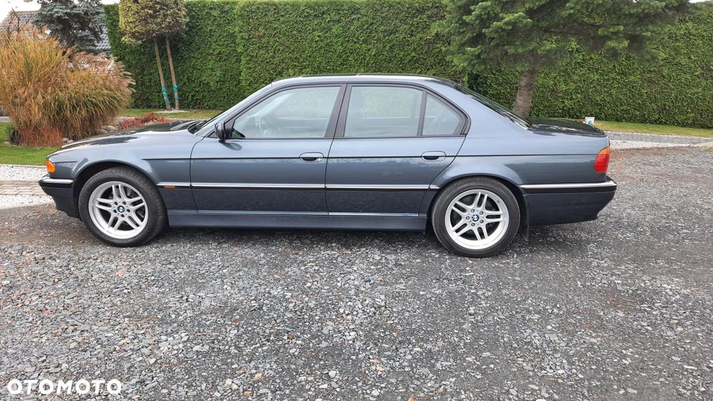 BMW Seria 7 740i - 7