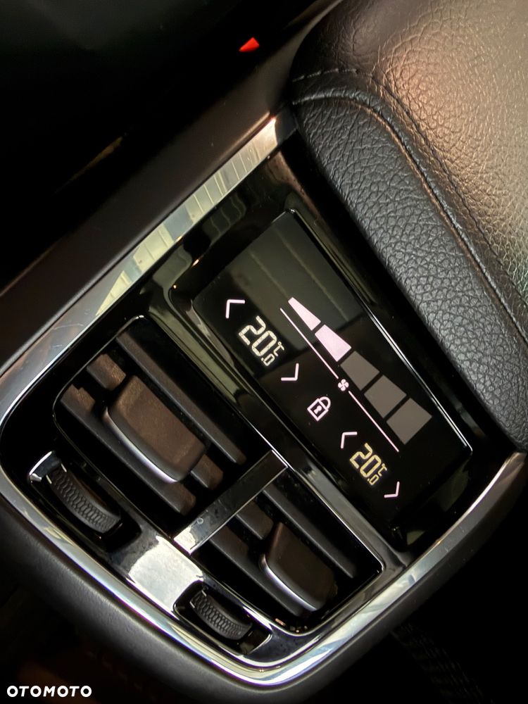 Volvo XC 60 B4 D AWD Geartronic Inscription - 34