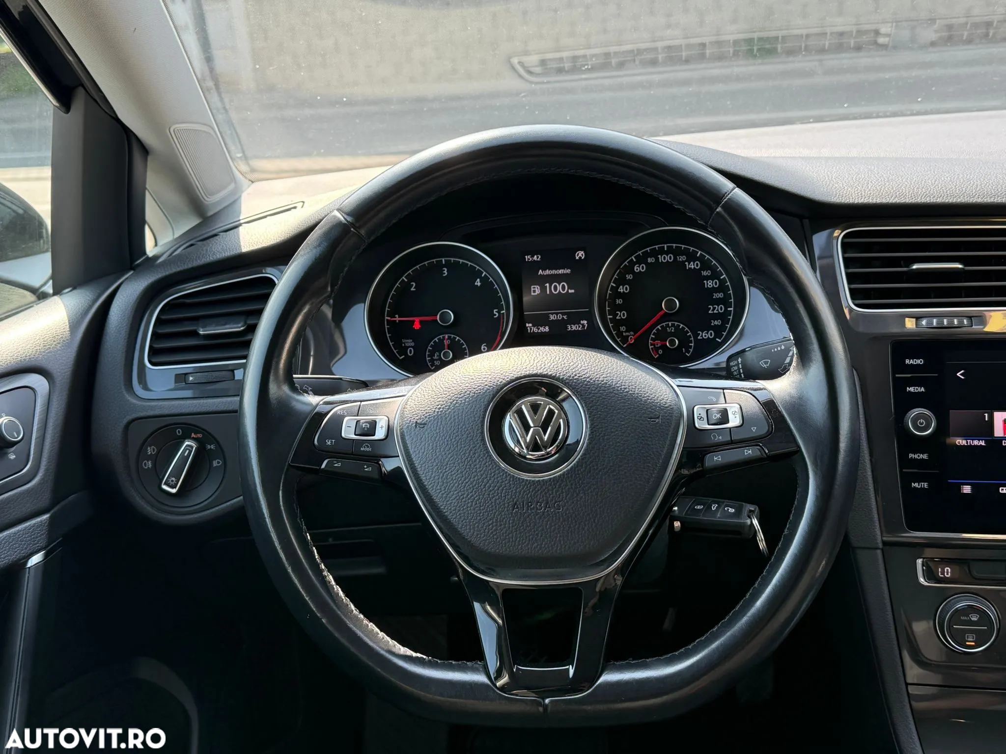Volkswagen Golf 1.6 TDI Comfortline - 8