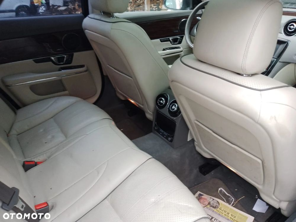 Jaguar XJ 3.0 T AWD R-Sport - 17