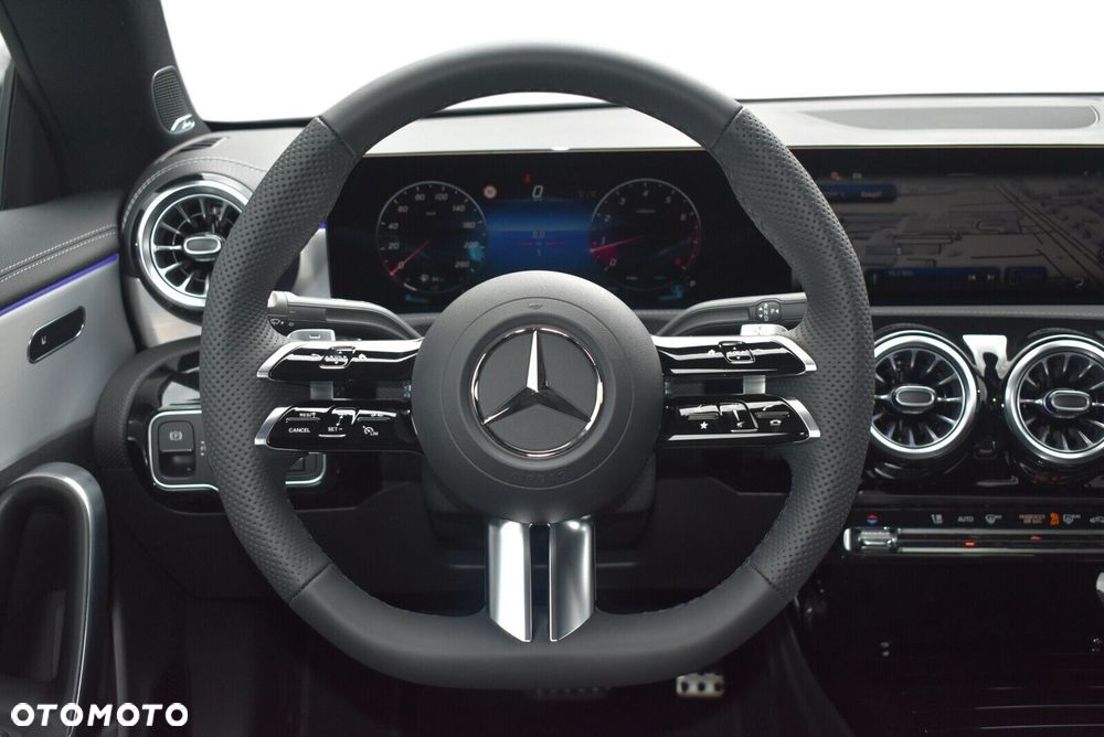 Mercedes-Benz CLA 200 7G-DCT - 9