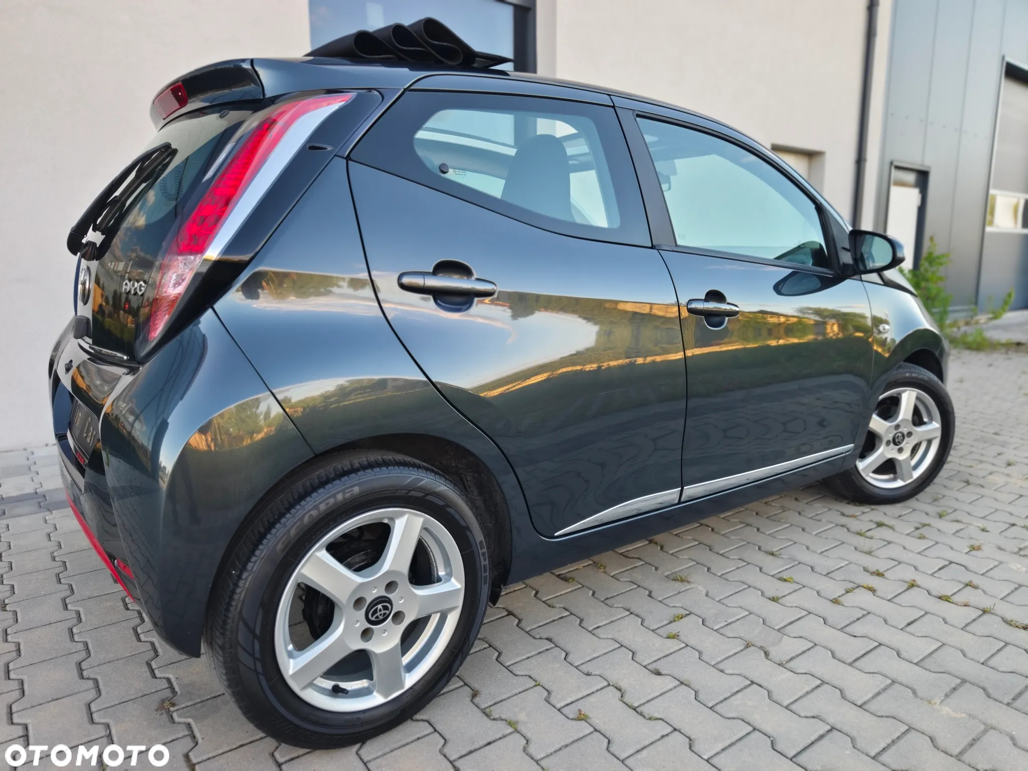 Toyota Aygo 1.0 VVT-i JBL Edition - 36