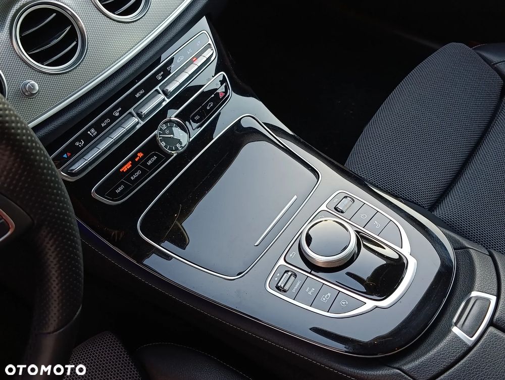 Mercedes-Benz Klasa E 200 9G-TRONIC AMG Line - 21