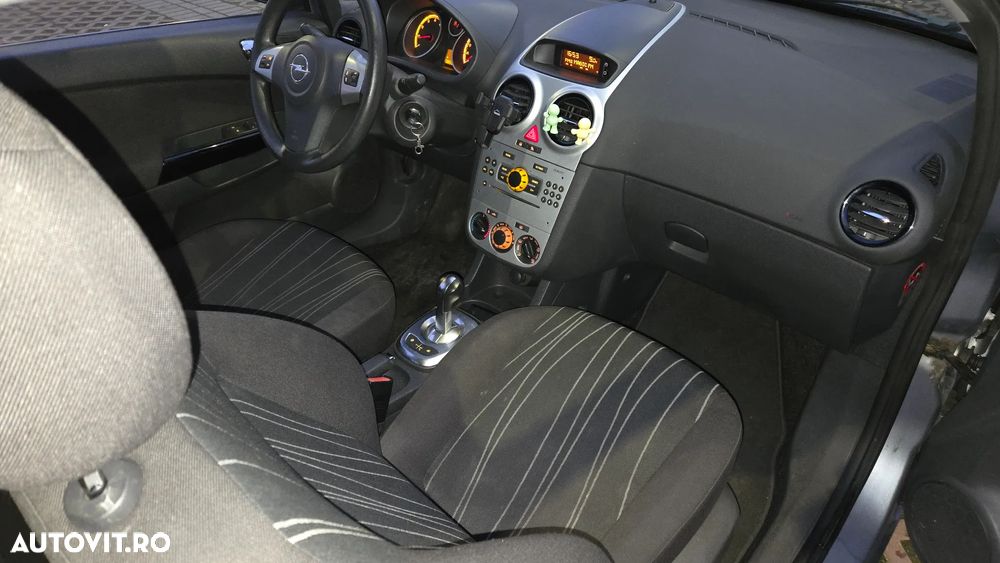 Opel Corsa 1.2i Easytronic Cosmo - 4