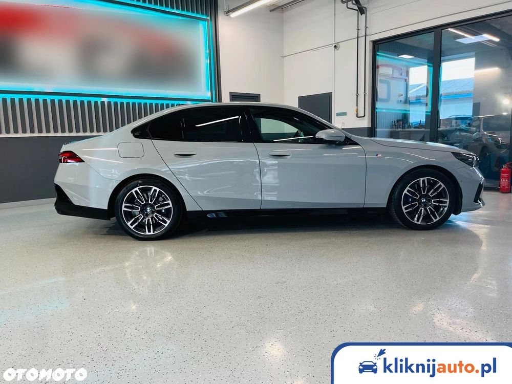 BMW Seria 5 520d xDrive mHEV M Sport - 2