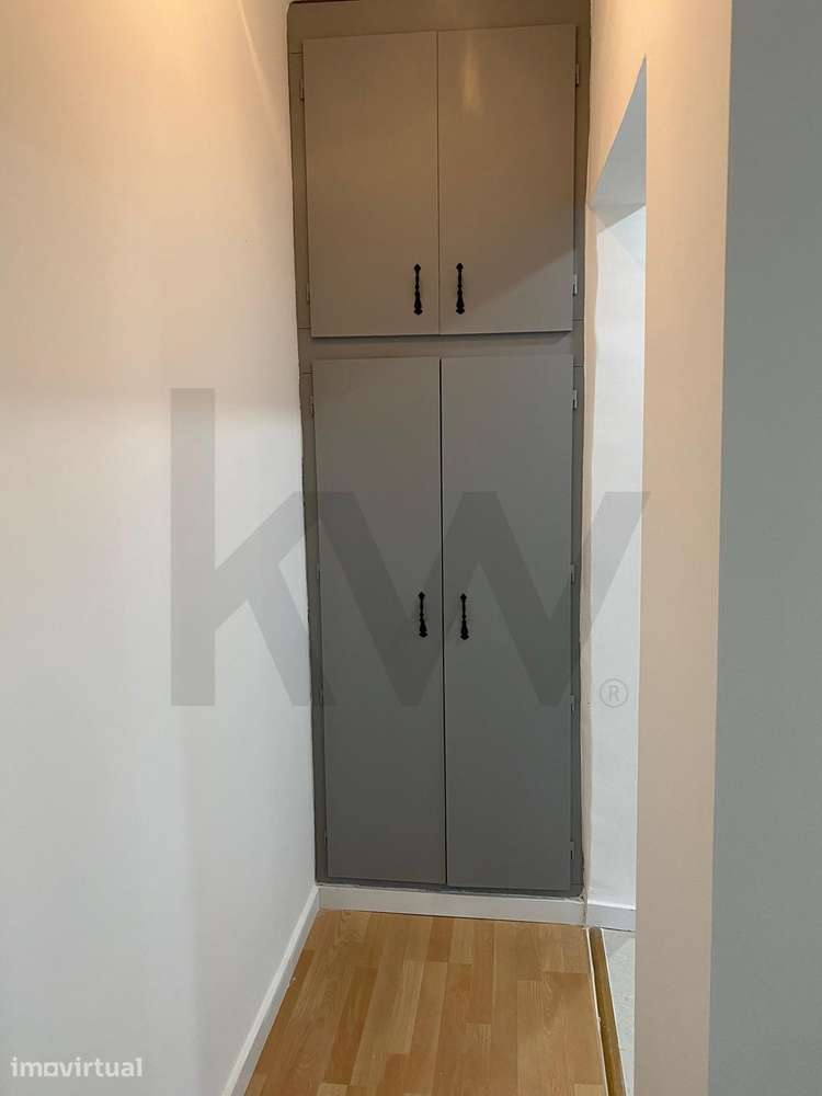 Prédio com 6 apartamentos T1, todos renovados, todos com contrato a te - Grande imagem: 4/20