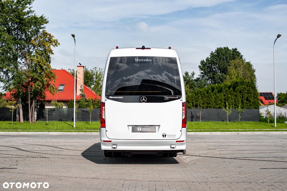 Mercedes-Benz Sprinter 519 - 11