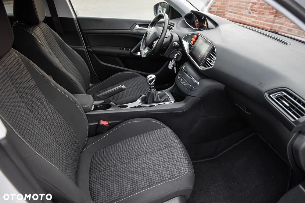 Peugeot 308 BlueHDi 130 Stop & Start Allure Pack - 29